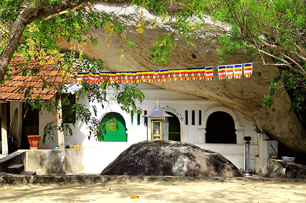 kudumbigala_monastery